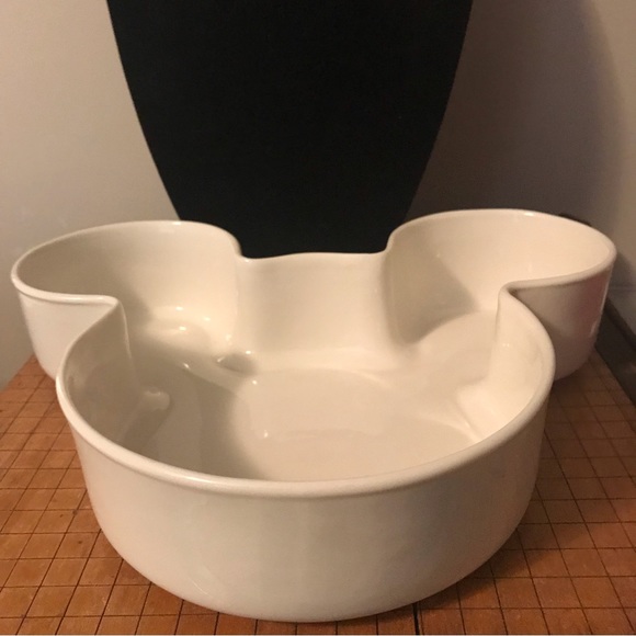 Disney Kitchen Disney Mouse Ears Casserole Or Chips And Dip Dish 9